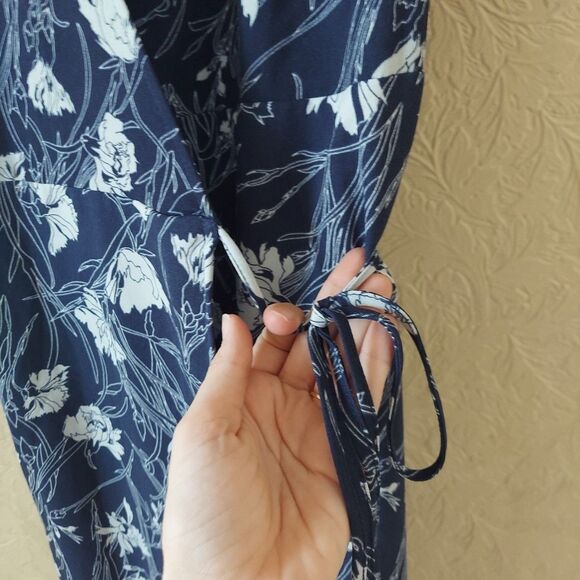 Leith Blue Floral Wrap Dress Flutter Sleeve Midi Sz Small - Picture 3 of 10